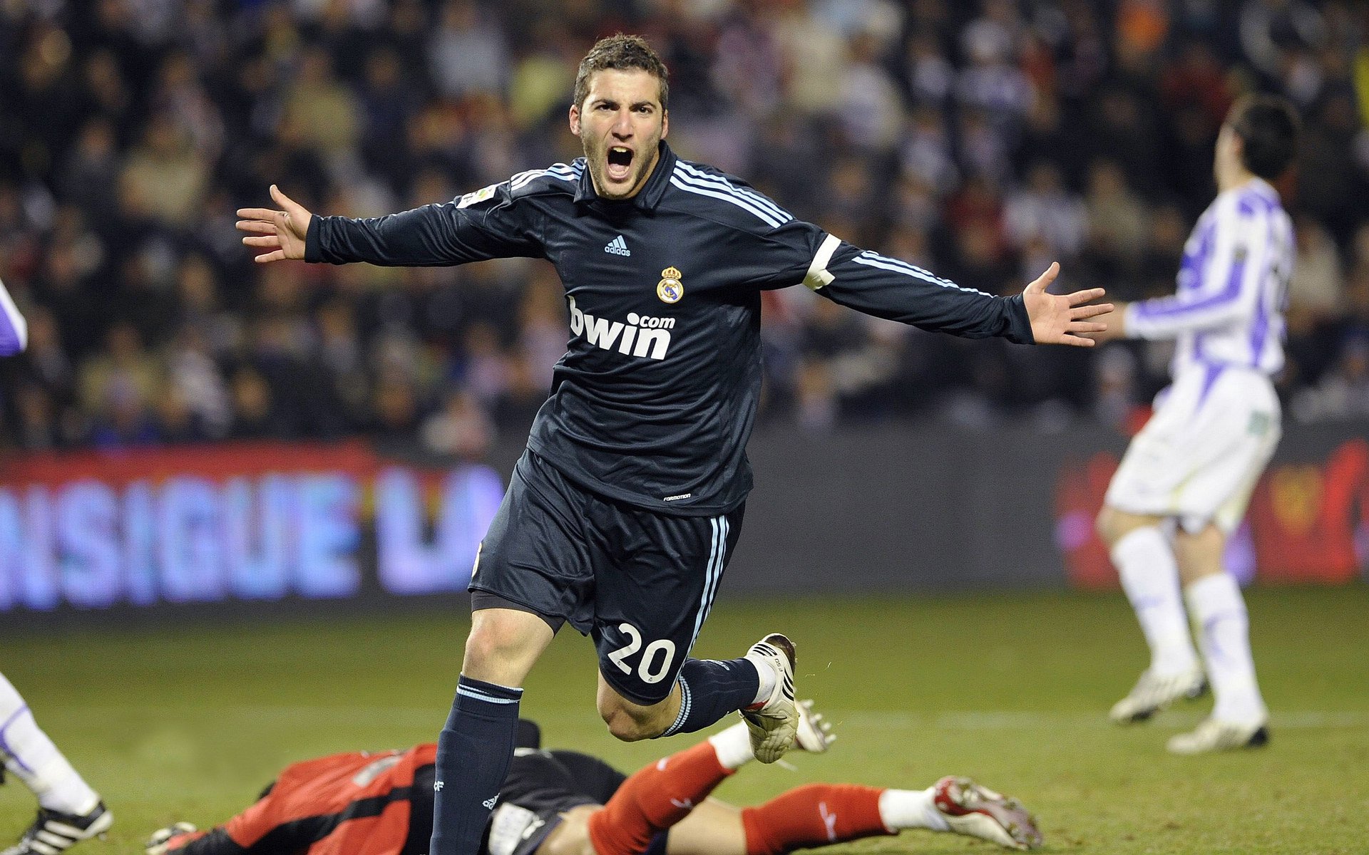 Rookie焦点对战，内马尔与70激战美国队分钟，出色防守胜负难料！赛场气氛高涨